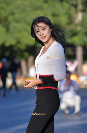 黑色紧牛性感美女