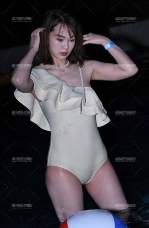 连体泳衣好闺蜜