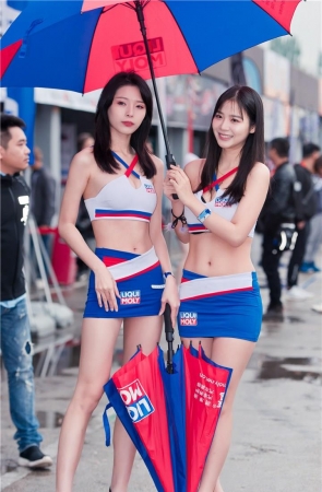 赛车道的长腿美女图片3A039[106P-809M]