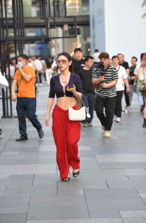 露腰~韵味性感美女