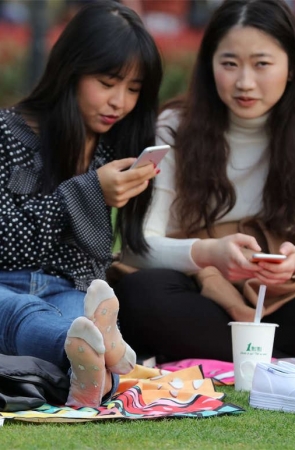 No1683 清纯美少女竟然穿着江湖失传已久的冰丝，更有口味略重的反差 第2套