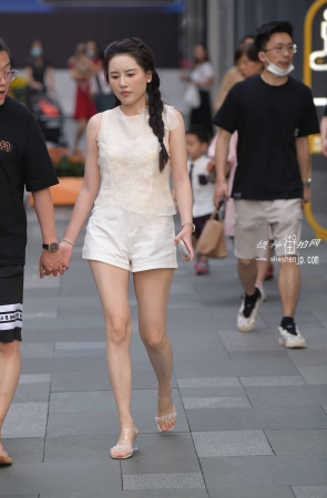 2261-18+84白皙美腿少妇 15P