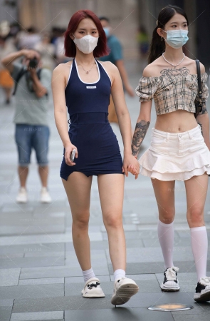 街拍包臀超短裙美眉