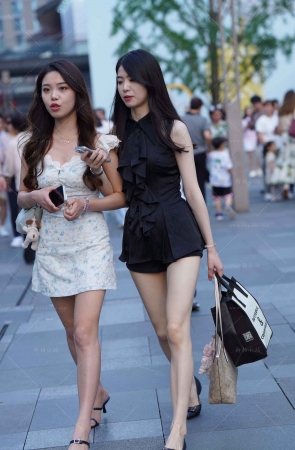 美腿姐妹逛街