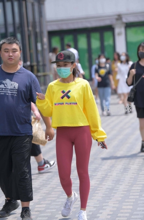 街拍紧身瑜伽裤小姐姐~