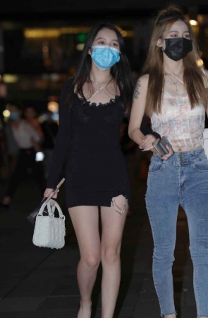 精选街拍作品 NO.1542 夜拍黑色连体包臀裙美女[113P/219MB]