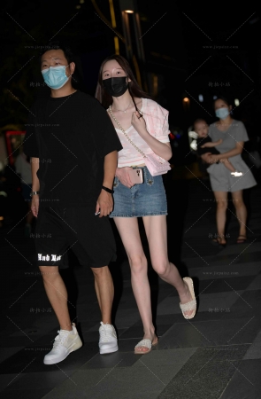 夜拍偶遇牛仔短裙小妹