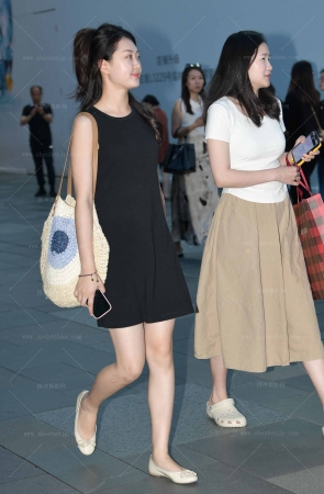 25515-11=42√街拍平底鞋素人 8P