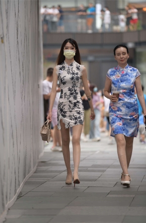 摄神街拍作品 - 你想做她的女婿吗 搭讪美腿小姐姐