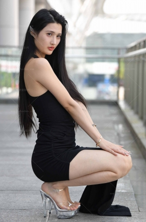 24612-18=48√高挑韵味美女 10P