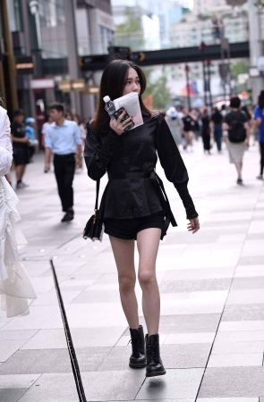 黑衣漂亮小姐姐