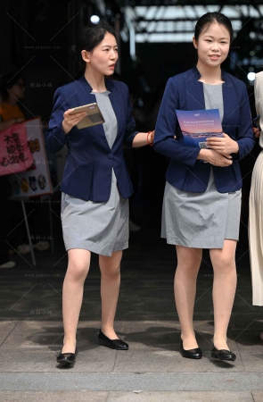 是跟同事去市场调查吗