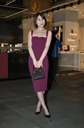 紫色长裙高跟美女 [100P-1.93GB]