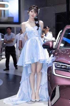 LB304-156P 上海车展-百万网红176车模小饼干的肉感美腿