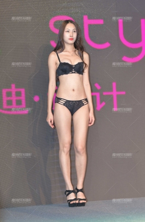 你会为她这套内衣点赞吗？