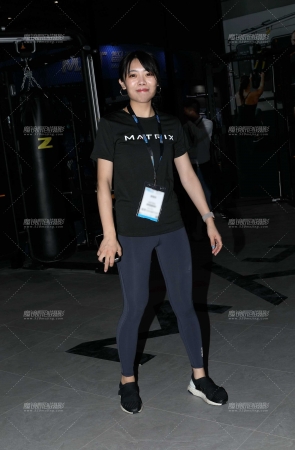性感蓝色紧身裤美女