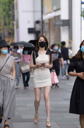 气质短裙街拍美女