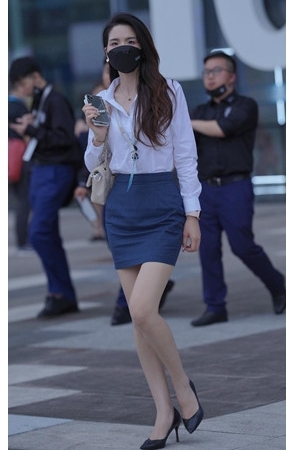 还在上班的蓝裙美女【套图+视频】