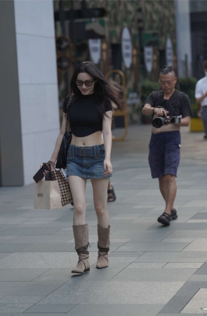 蓝色短裙小蛮腰美腿