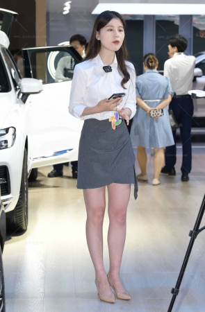 2468-71=43√美腿高跟女主播【套图➕视频】 6P