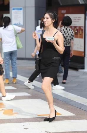 黑裙街拍高跟shaofu