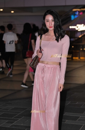 夜拍性感美女
