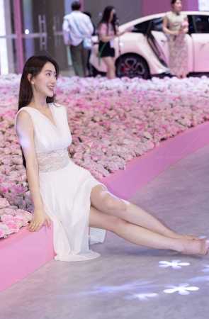 LB021-30P 成都车展之仙气飘飘的美腿美女 8P