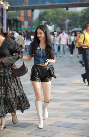 四九城嘎子街拍作品 - 黑皮热裤闺蜜