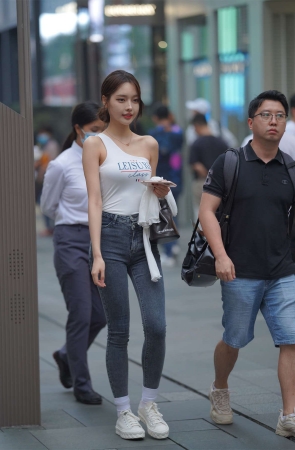 牛仔裤修身百搭