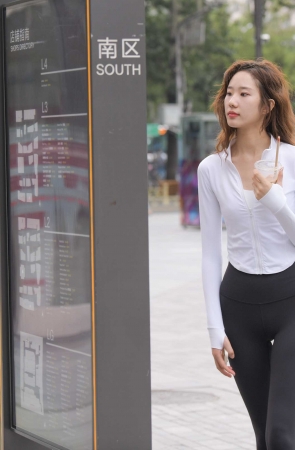 黑色瑜伽裤运动系高挑美女