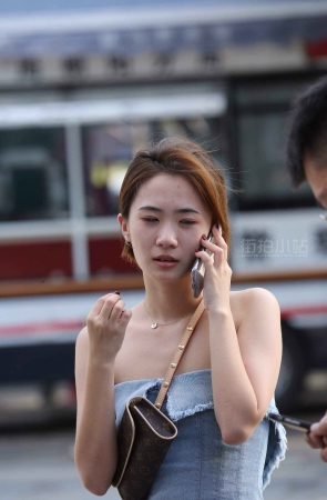 香肩美女