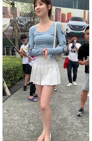 【套图+视频】白色百褶裙美女[3.74G/118P]