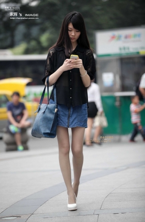 肉丝白色高跟鞋美眉