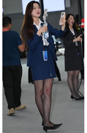 黑丝蓝制服美女(179P)