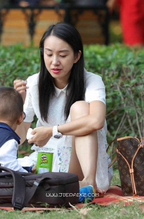 街拍漂亮的长裙淑女