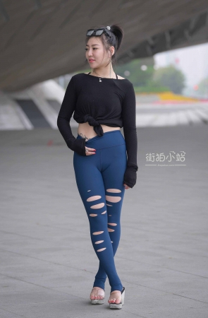 瑜伽裤也有破洞款