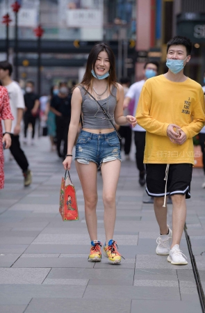 火辣身材小蛮腰热辣女友