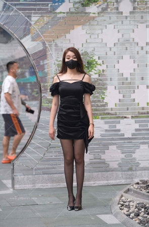 黑裙黑丝长腿  [19P]