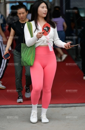 &粉红健身瑜伽裤美女