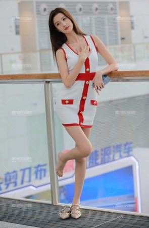 白色包臀裙小姐姐