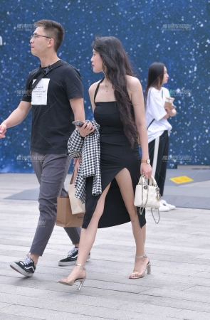 性感开叉包臀裙女友