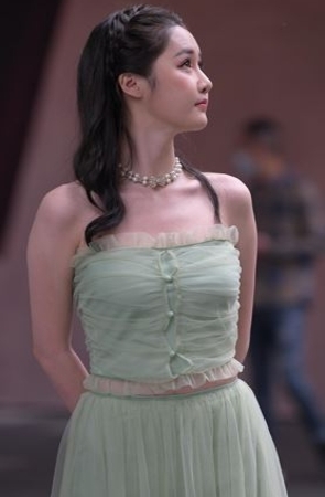 抹胸裙小姐姐(64P)