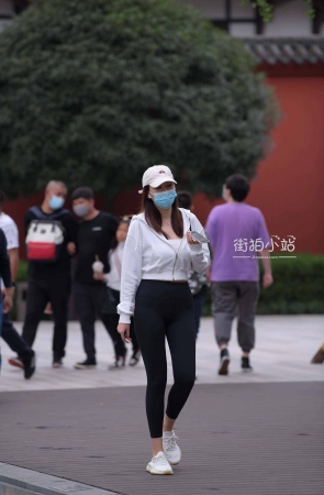 黑色紧身裤小姐姐