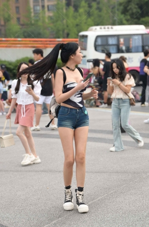 马尾辫美眉