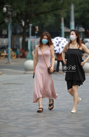 街拍粉色群sf