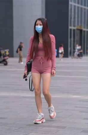 漂亮的红色套装小姐姐