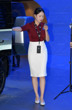 24611-10=89√韵味包臀裙高跟主播【套图➕视频】 16P