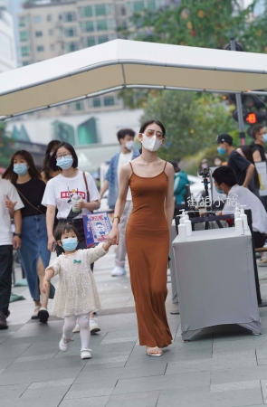 街拍长裙美女辣妈