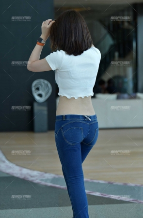 &漂亮牛仔裤美女&