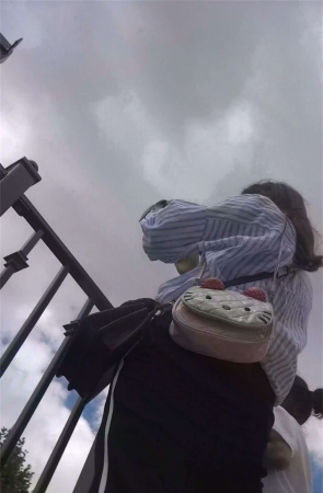 格子短裙安全裤小美女
